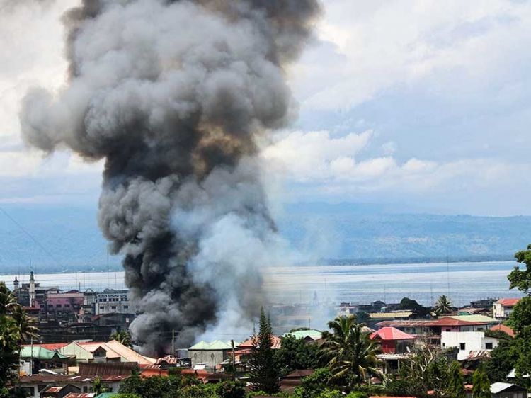 На Филиппинах военные пробуют восстановить контроль над Марави