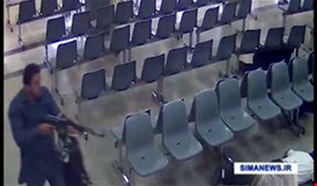 بالفيديو: لحظة دخول عناصر داعش إلى البرلمان الإيراني