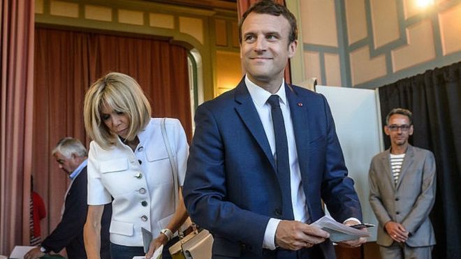 الانتخابات البرلمانية الفرنسية : حزب الرئيس ماكرون يتجه لتحقيق فوز كبير