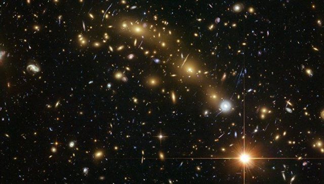 Астрономы: загадочные "цепи" галактик существуют уже 10 миллиардов лет