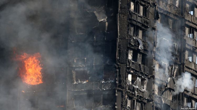 Число жертв пожара в жилом доме в Лондоне возросло до 12 человек