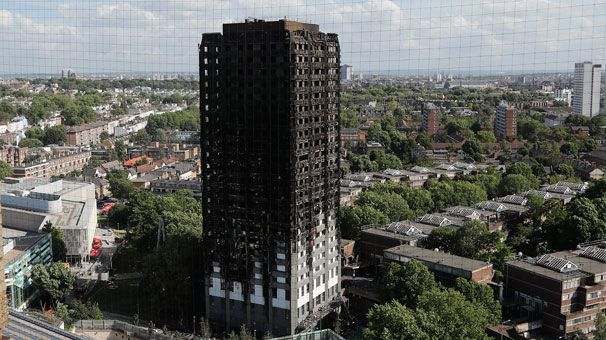 СМИ: погибшими после пожара в Лондоне считаются 65 человек
