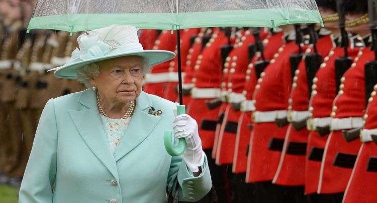 15 سرا مدهشا عن الملكة إليزابيث الثانية