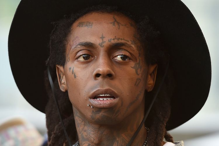 Lil Wayne продал виллу в Майами с аквариумом для акул за $10 млн
