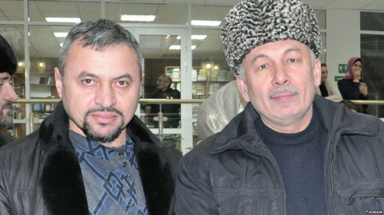 В Чечне писателя осудили условно по делу об "возбуждении ненависти"