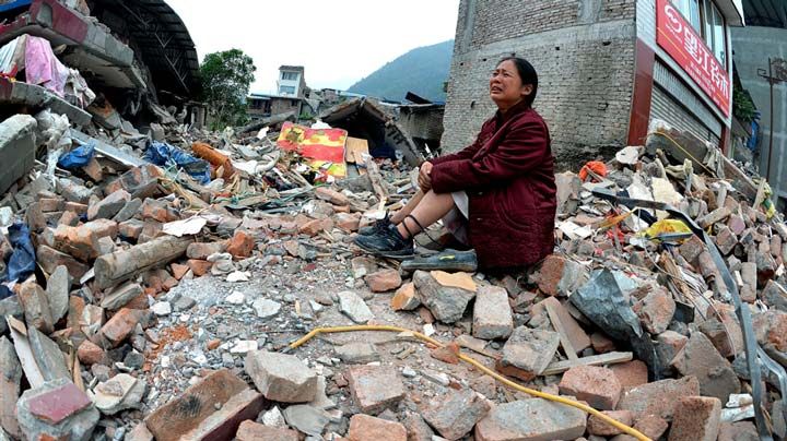 انهيار أرضي في الصين يطمر البيوت والسكان