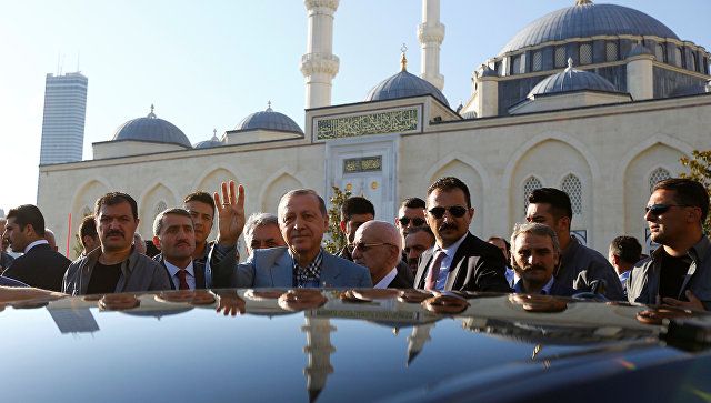 Эрдоган потерял сознание во время утренней молитвы в мечети