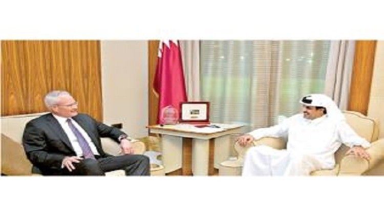أمير قطر يبحث مع "إكسون موبيل" آخر تطورات الأزمة