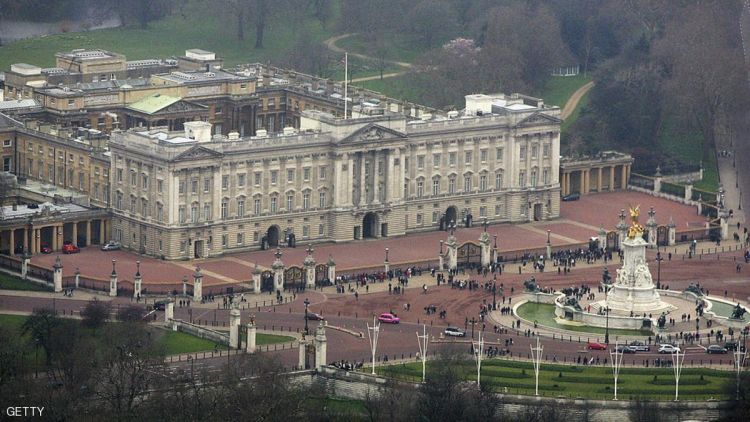 بريطانيا.. تدفع ضعف ضرائبها لإصلاح قصر الملكة