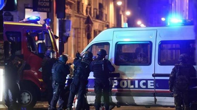 سائق سيارة يحاول دهس مصلّين قرب مسجد بأحد ضواحي باريس