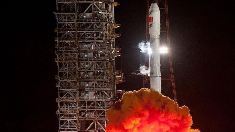 الصين تطلق الصاروخ "لونج مارش 5" بنجاح إلى الفضاء