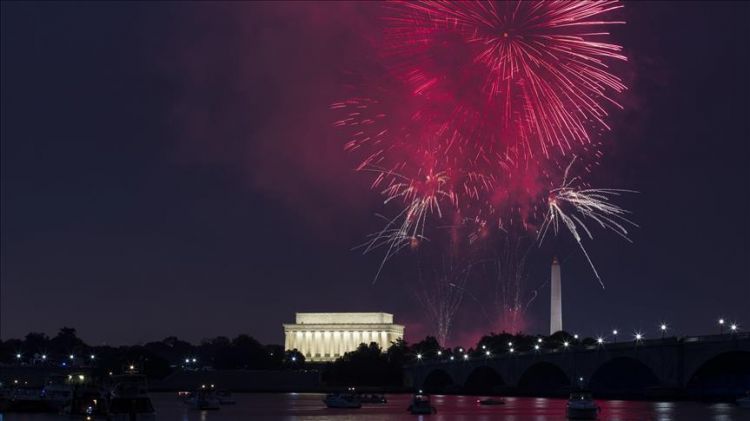 مئات آلاف الأمريكيين يحتفلون باستقلال بلادهم