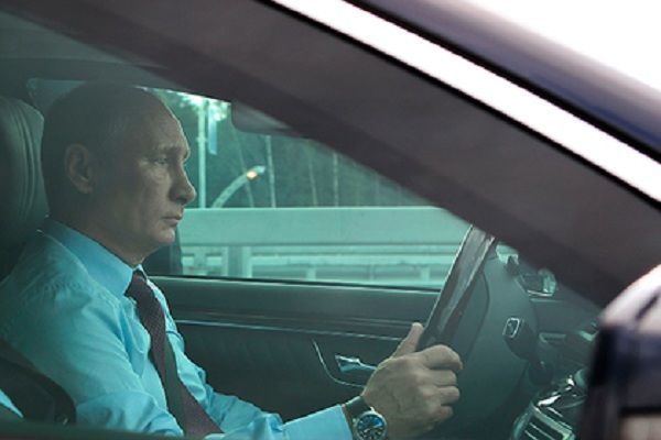 Путин протестировал российский лимузин