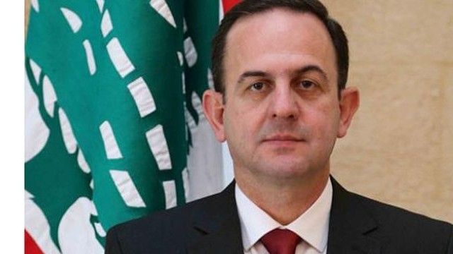 وزير لبناني يدعو للتحقيق بوفاة سوريين رهن الاحتجاز