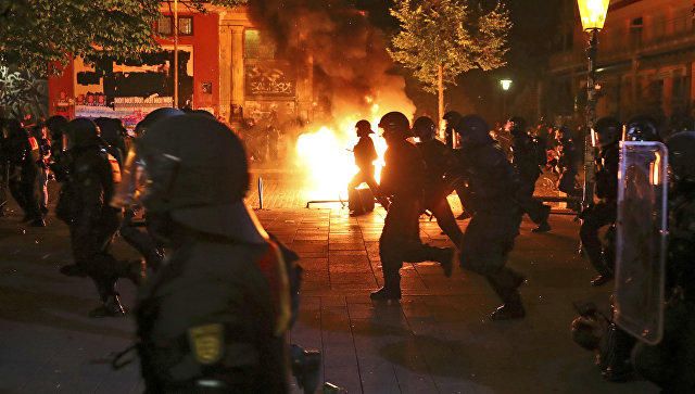 Полиция Гамбурга начала силовой разгон демонстрантов