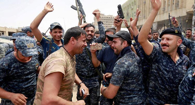 Иракский премьер приехал в Мосул поздравить военных с изгнанием ИГИЛ
