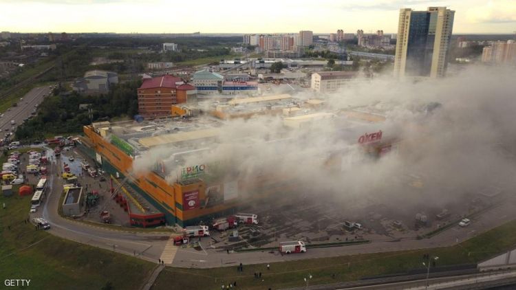 جرحى في حريق ضخم في مركز تجاري بموسكو