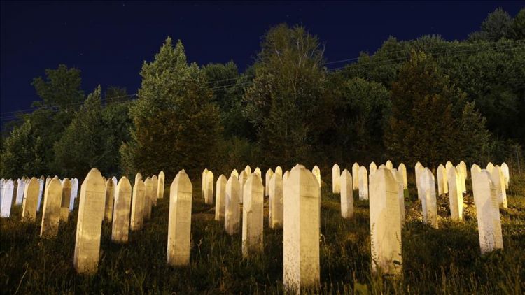 بمشاركة قورتولموش.. البوسنة تدفن رفات 71 من ضحايا مذبحة سربرنيتسا