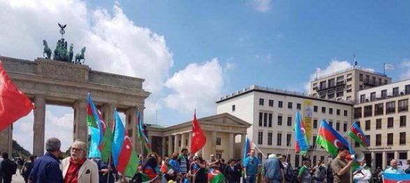 Немецкое телевидение об акции протеста азербайджанцев в Берлине