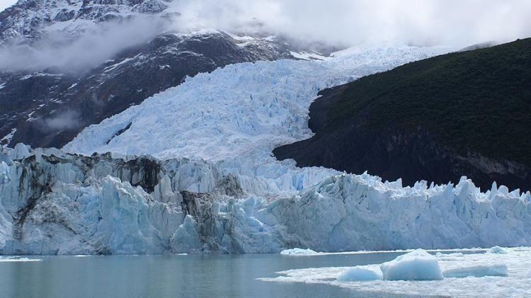 انفصال جبل جليدي يزن تريليون طن عن القارة القطبية الجنوبية