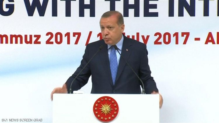 أردوغان يتعهد بقطع "رؤوس الخونة"