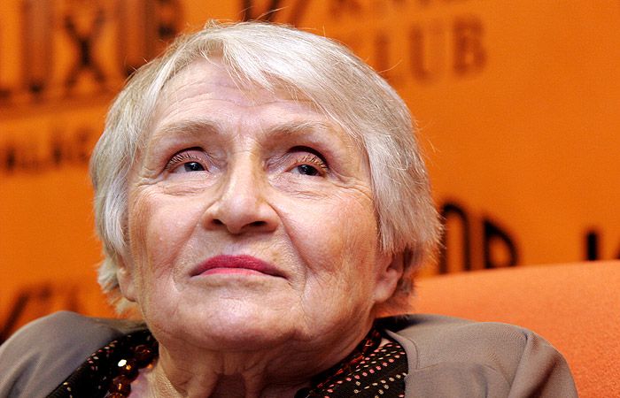 Умерла французская писательница Анн Голон, автор книг об Анжелике