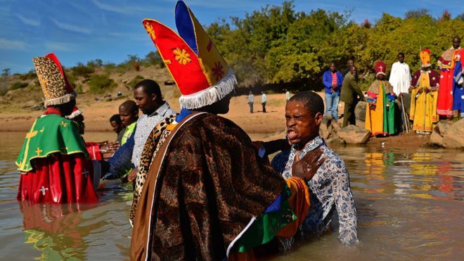 غرق شخصين أثناء تعميدهما في نهر بتنزانيا