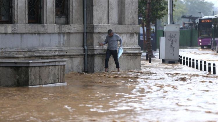 وزير النقل التركي: هطل 250 كغ من الأمطار على كل متر مربع في إسطنبول
