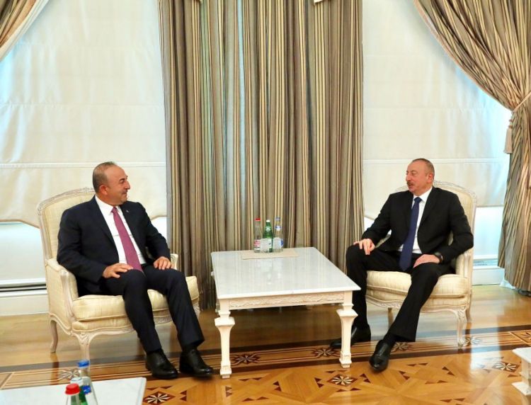 الرئيس الهام علييف يلتقي وزير الخارجية التركي
