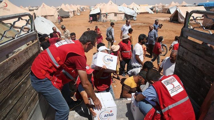 تركيا توصل المساعدات الإنسانية لنازحي " حي الوعر" في جرابلس السورية
