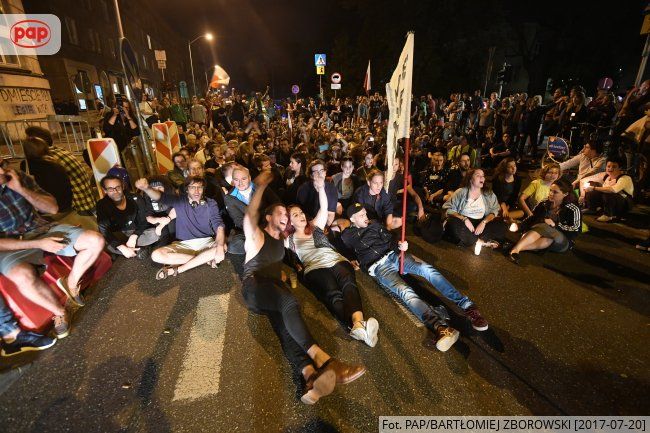 Массовые акции протеста охватили Польшу