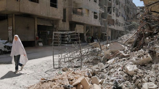 الجيش السوري "يشن غارات في الغوطة الشرقية" رغم اتفاق وقف إطلاق النار