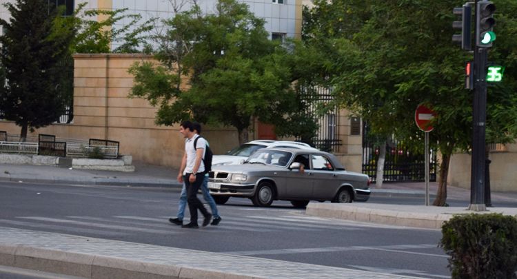 В Азербайджане если пешеход не заплатит штраф на его имущество будет наложен арест