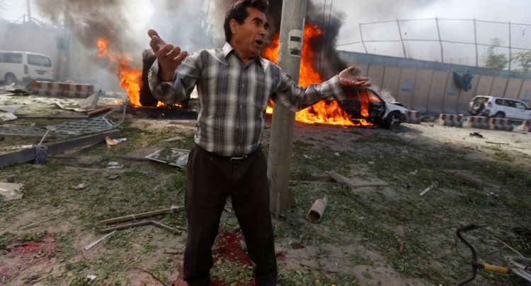 24 قتيلا وعشرات الجرحى في انفجار سيارة مفخخة غربي كابول