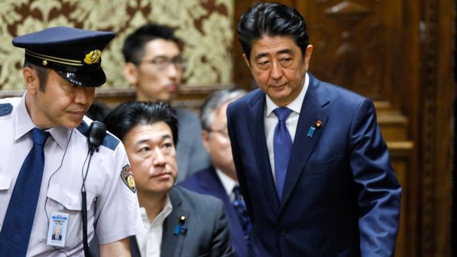 Почему премьер-министр Японии Синдзо Абэ никому не нравится?