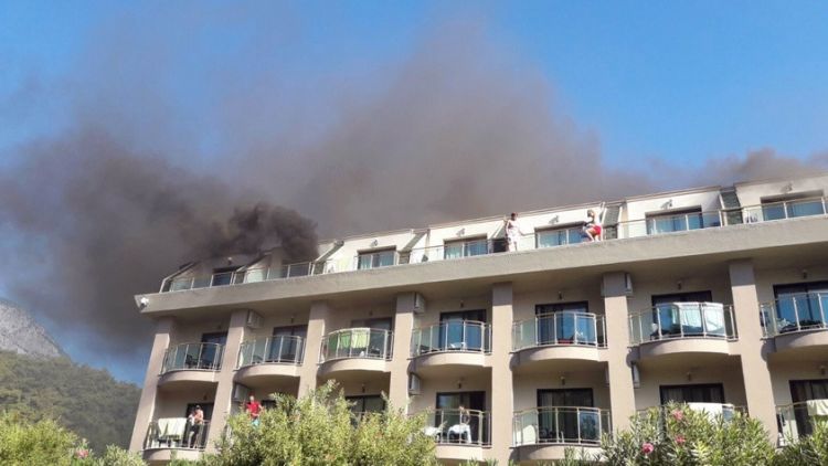 В Анталье в отеле произошел пожар, 14 человек доставлены в больницу