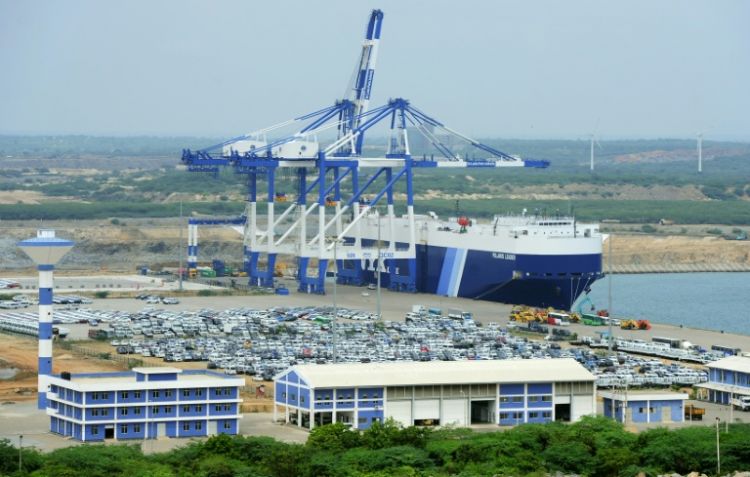 سريلانكا توقع اتفاقا مع الصين بمليار دولار لادارة ميناء