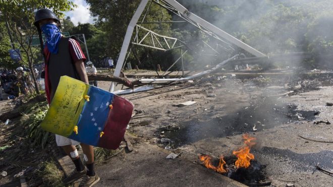 В ходе протестов в Венесуэле погибло до 16 человек за выходные