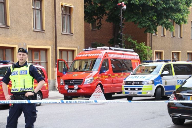 В Швеции в квартиру с женщиной и детьми кинули взрывное устройство