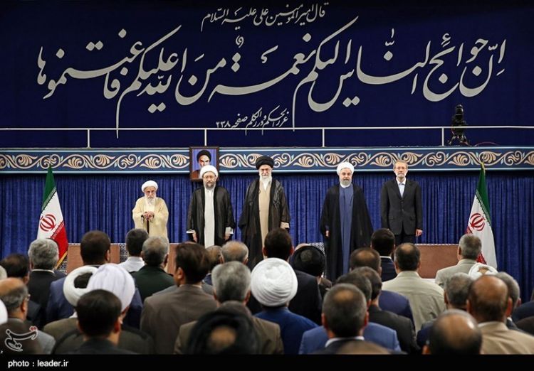 الامام الخامنئي: من الضروري الوقوف في وجه الهيمنة الامريكية بقوة وصلابة خلال مراسم تنصيب الرئيس روحاني