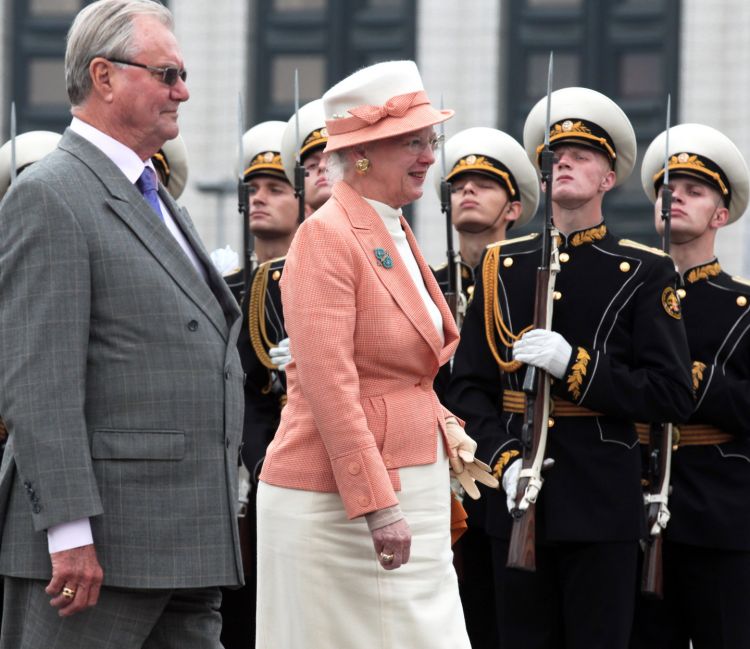Обиженный датский принц не хочет быть похороненным рядом с женой-королевой