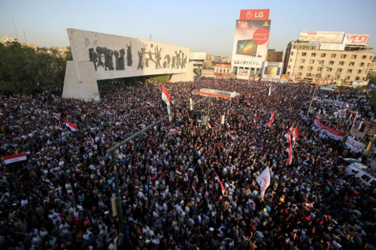 مقتدى الصدر يطالب بدمج الحشد الشعبي بالقوات الحكومية