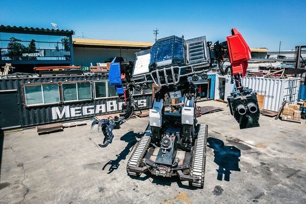 В США создали 12-тонного боевого робота