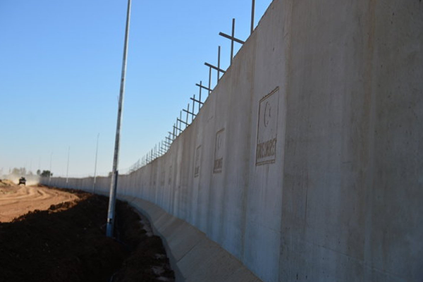 تركيا تبني جدارًا على الحدود مع إيران