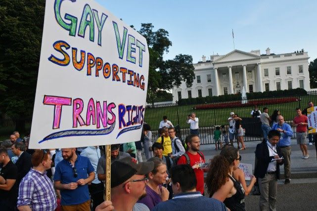 عسكريات أمريكيات متحولات جنسيا يتابعن ترامب قضائيا