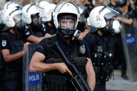 Türk polisinə maraqlı qadağalar gətirildi