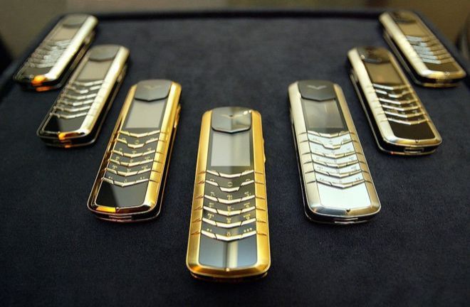 Vertu продает свои золотые телефоны за бесценок