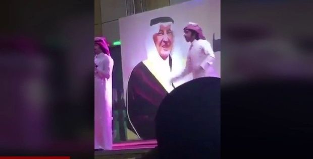 В Саудовской Аравии певца арестовали за дэб на сцене