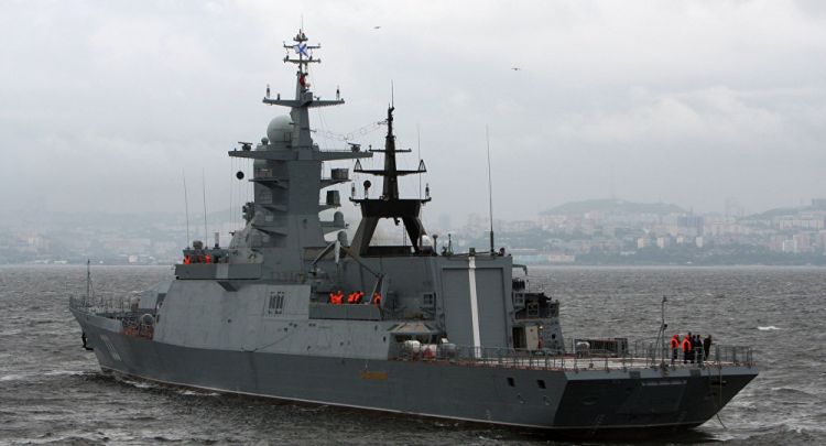 В Баку российским морякам подарили катер