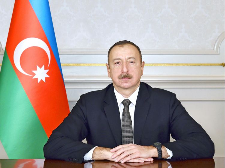 Президент Ильхам Алиев наградил Алима Гасымова